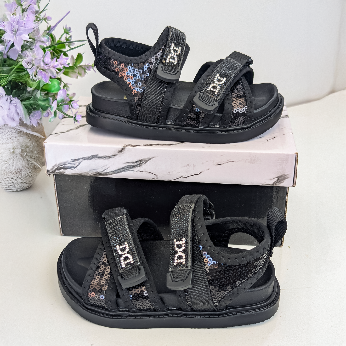 Sandales d'été scintillantes pour filles – Confortables, élégantes et faciles à fermer grâce à un velcro