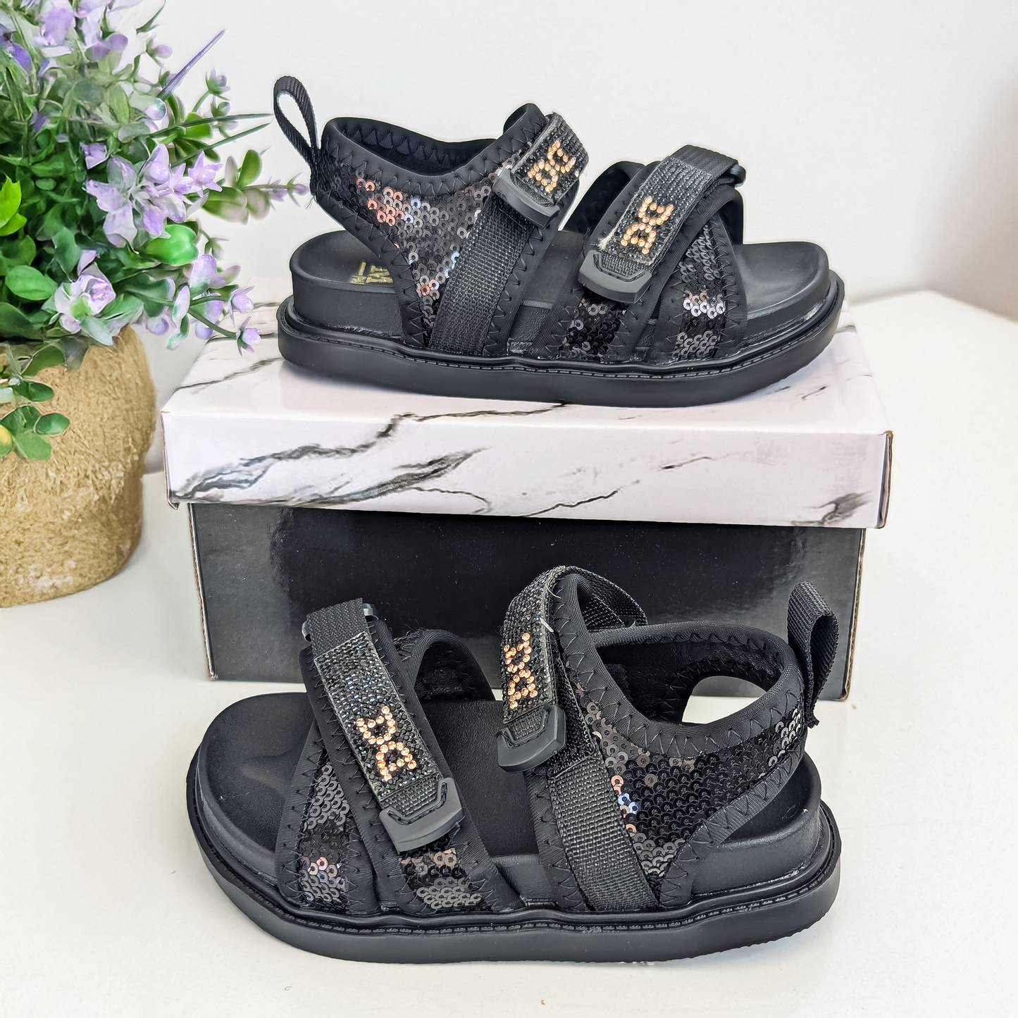 Sandales d'été scintillantes pour filles – Confortables, élégantes et faciles à fermer grâce à un velcro
