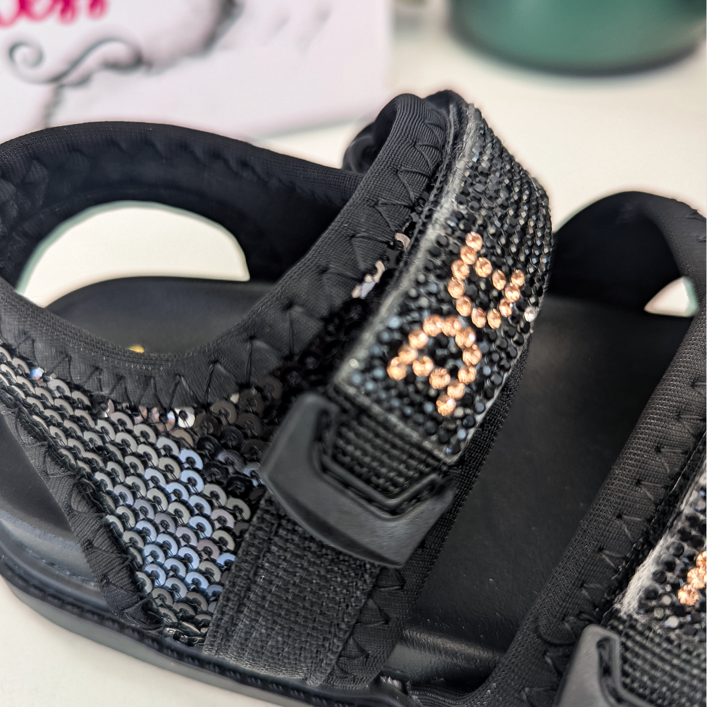 Sandales d'été scintillantes pour filles – Confortables, élégantes et faciles à fermer grâce à un velcro