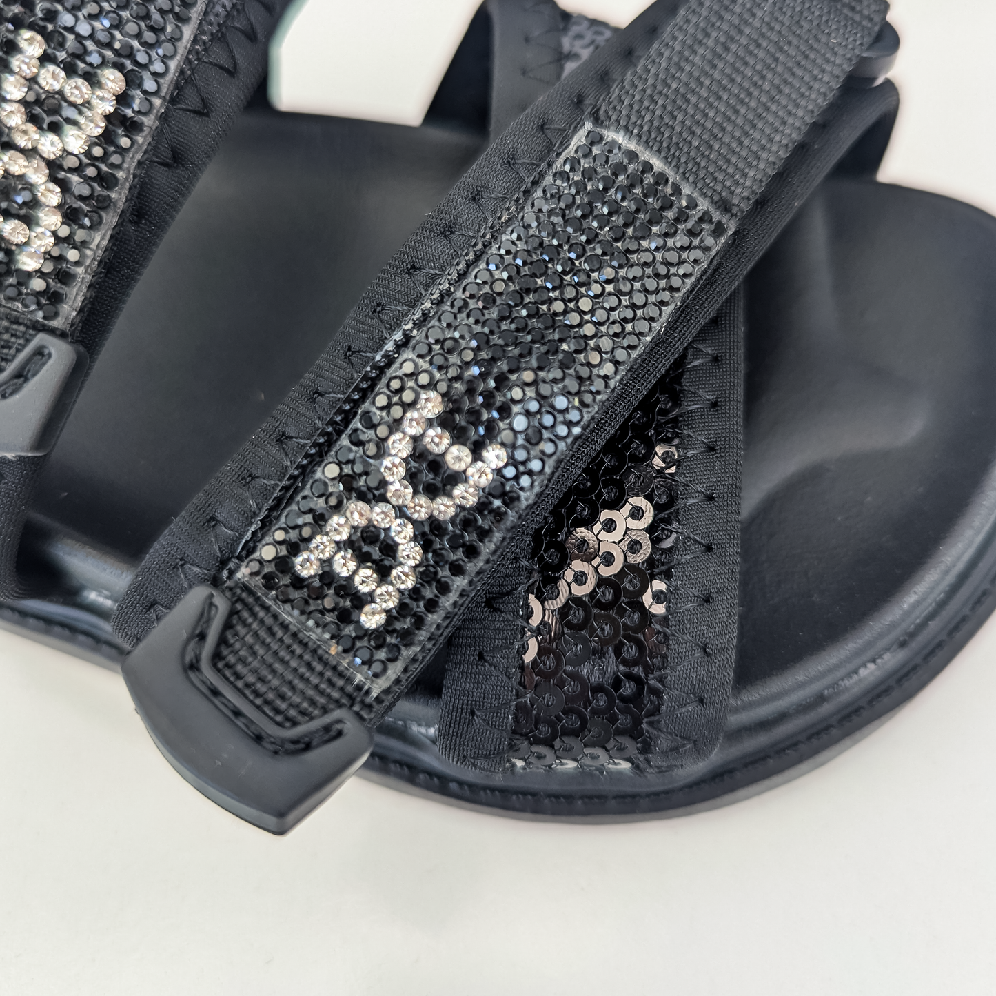 Sandales d'été scintillantes pour filles – Confortables, élégantes et faciles à fermer grâce à un velcro