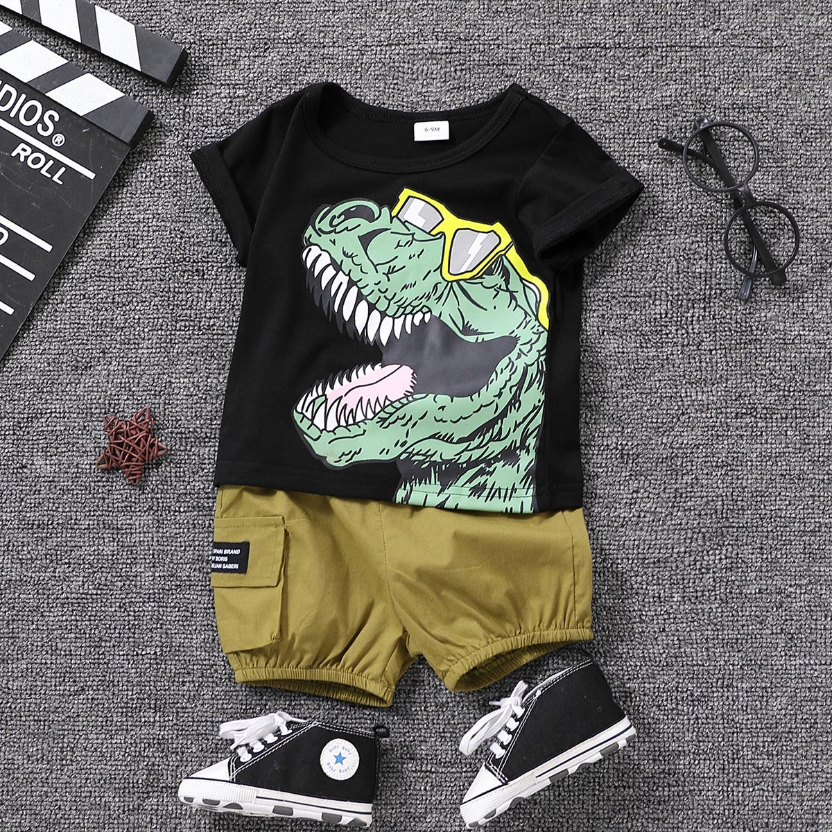 Ensemble 2 pièces pour bébé garçon avec lunettes et short cargo imprimé dinosaure,