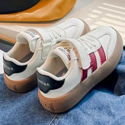 Stylish and comfortable unisex shoe, with great flexibility and a practical design with Velcro strap. - IRRAKIDS