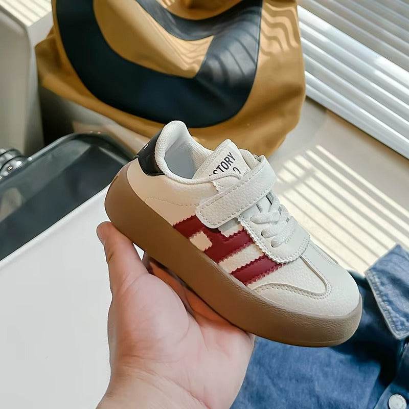 Stylish and comfortable unisex shoe, with great flexibility and a practical design with Velcro strap. - IRRAKIDS