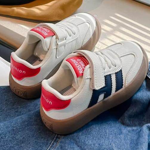 Stylish and comfortable unisex shoe, with great flexibility and a practical design with Velcro strap. - IRRAKIDS