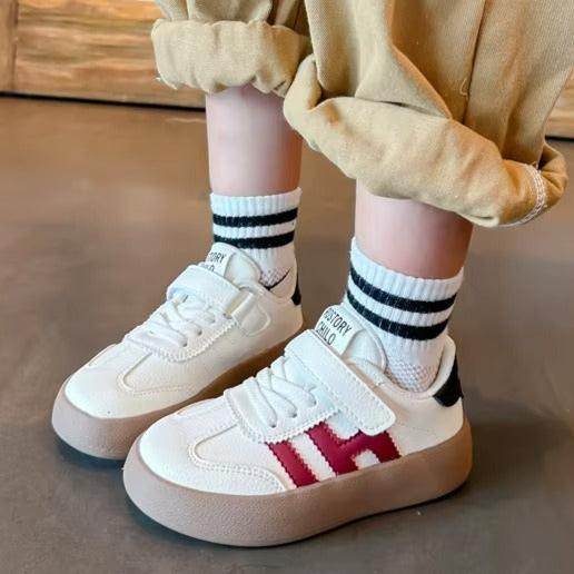 Stylish and comfortable unisex shoe, with great flexibility and a practical design with Velcro strap. - IRRAKIDS