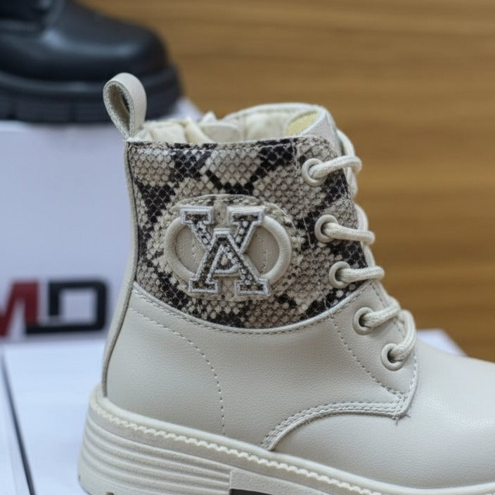 Girls’ lace-up ankle boots with lug sole — Product image: