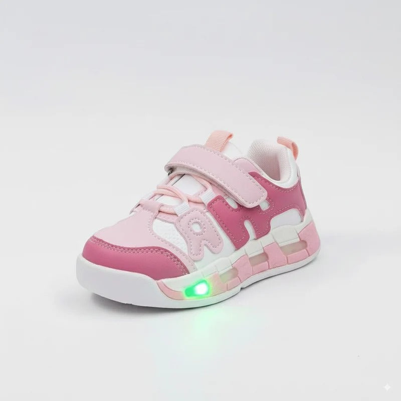 Fashionable and comfortable kids' sneakers 👟✨ Perfect for girls and boys in spring and fall 🍂🌸 Made of water-resistant leather 💧 for lasting style and warm comfort!