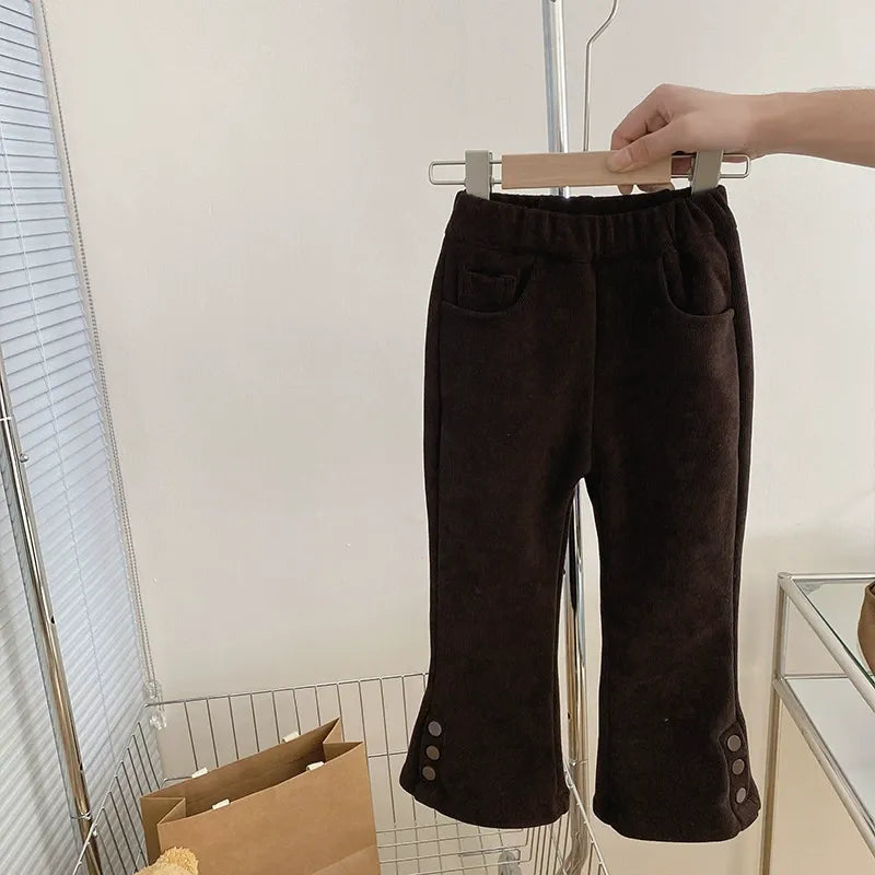 Tenue d'hiver élégante pour enfants : doudoune avec ceinture et pantalon en velours côtelé