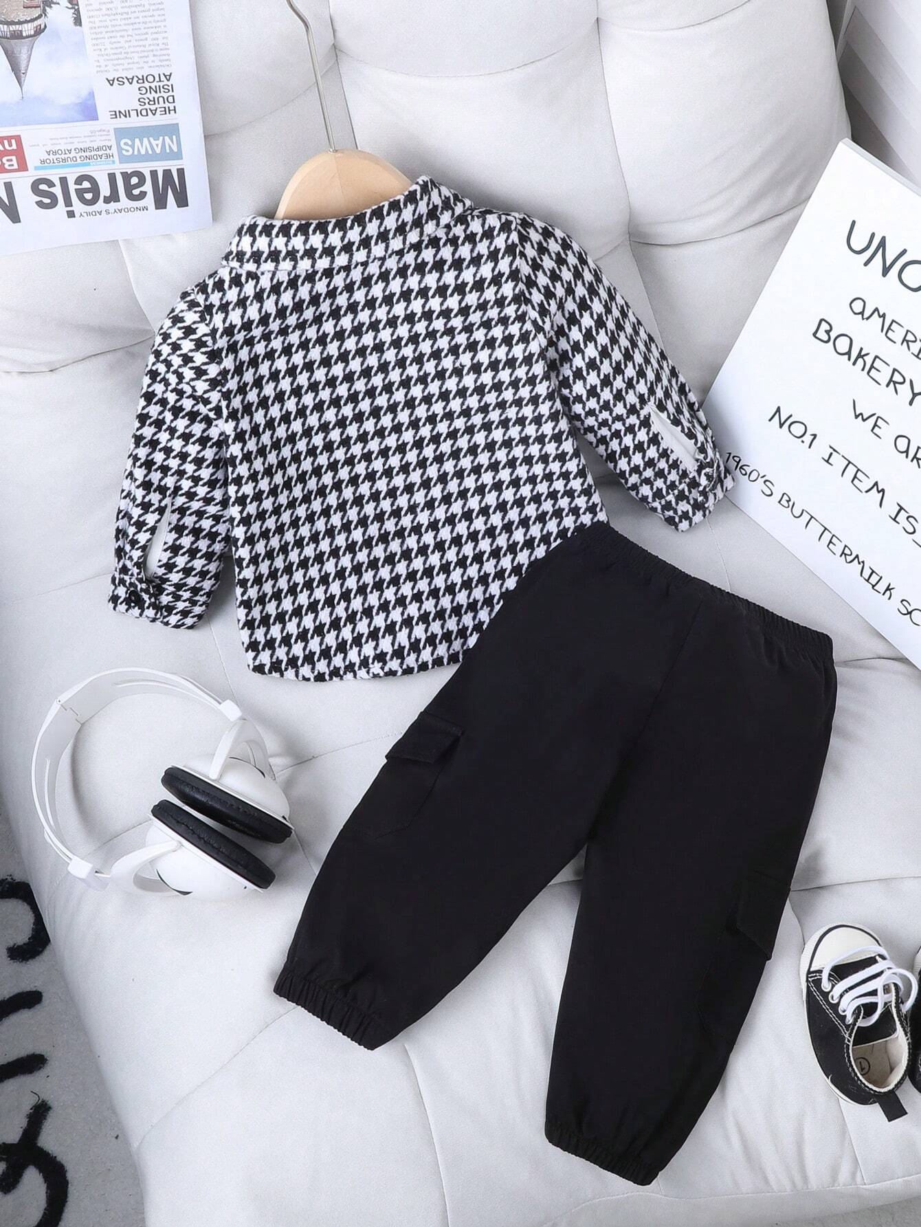 طقم ملابس  أولاد من بلايفول بالز - جاكيت أنيق بنقشة مربعات هاوندستوث + بنطال أسود متناسق، طقم أنيق وعصري لفصلي الربيع والخريف