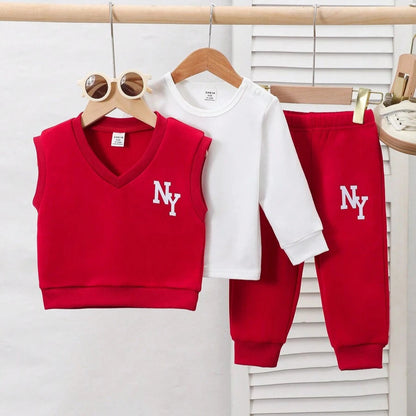 طقم مكون من 3 قطع من تي شيرت بأكمام طويلة وطبعة نيويورك للأولاد الصغار + بدلة بنطلون بلون سادة مطبوع، خريف/شتاء