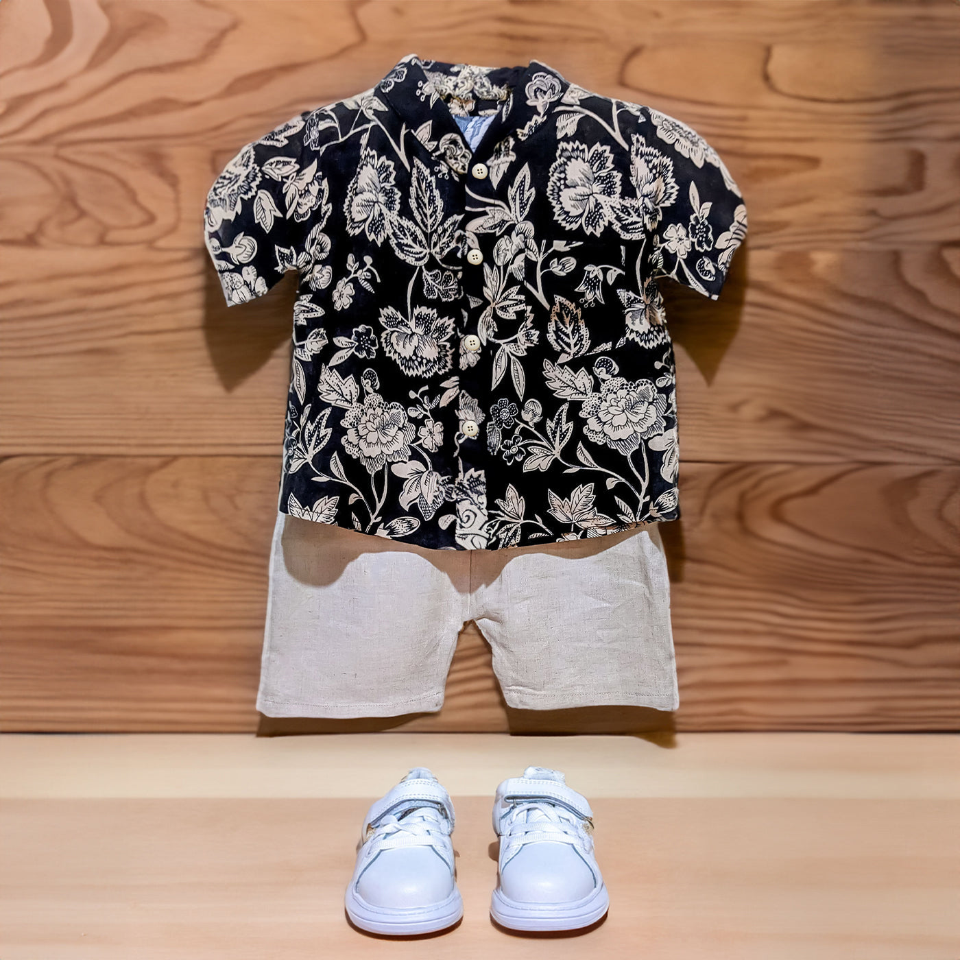 Ensemble T-shirt et short de qualité supérieure à motifs beiges et noirs pour enfants : un confort élégant pour les enfants à la mode !