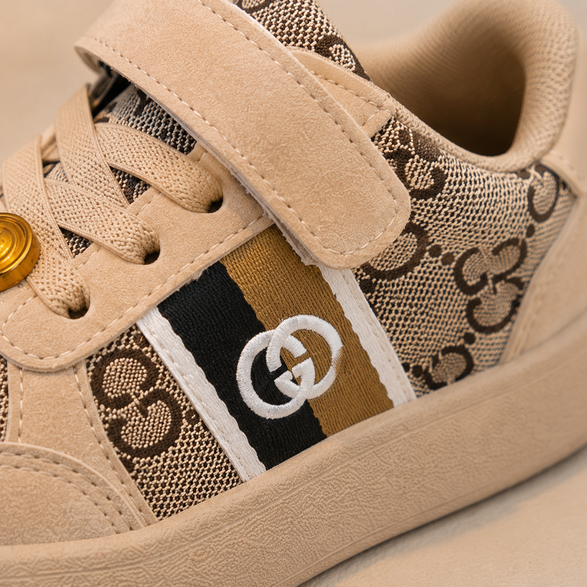 Premium Casual Sneakers – Stylish, Comfortable & Easy to Wear
