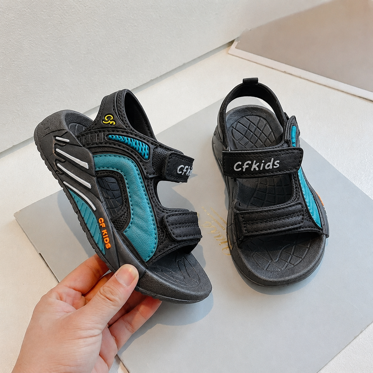 Sandales de sport unisexe pour enfants – Sandales d'été légères et ajustables pour garçons et filles