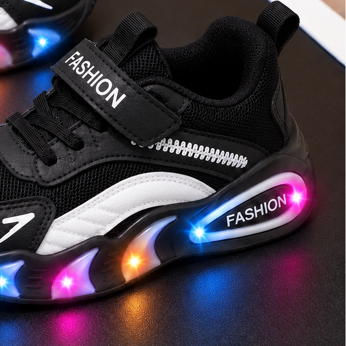 أحذية رياضية للأطفال بإضاءة LED – راحة وأناقة & مرح!