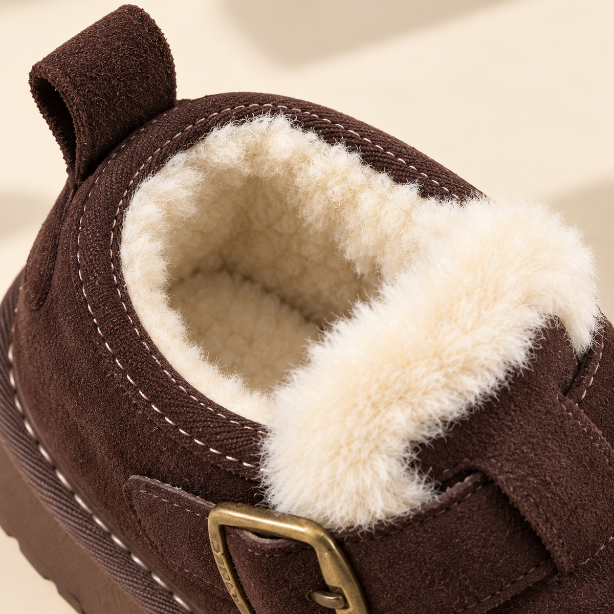 Chaussures montantes pour enfants, doublées de polaire, aspect daim, avec boucle classique et semelle épaisse pour des tenues d'automne et d'hiver ravissantes