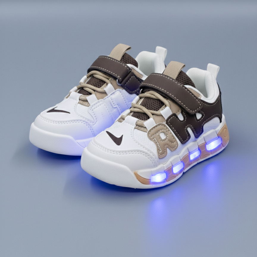 أحذية رياضية مضيئة للأطفال بتقنية LED بأربعة خيارات ألوان، مزودة بألواح شبكية تسمح بالتهوية، وأشرطة لاصقة، ونعال شفافة تتوهج أثناء المشي.