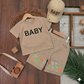 Ensemble d'été en coton « BABY » pour garçon avec casquette assortie – Disponible en bleu et beige