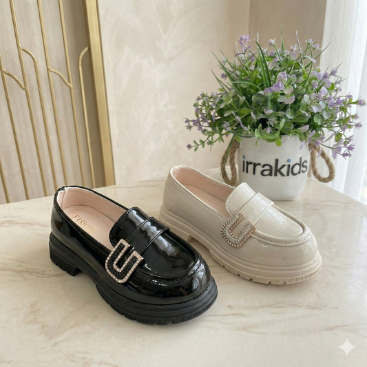 "أحذية أنيقة للفتيات - لمسة فاخرة لإطلالة متطورة!"