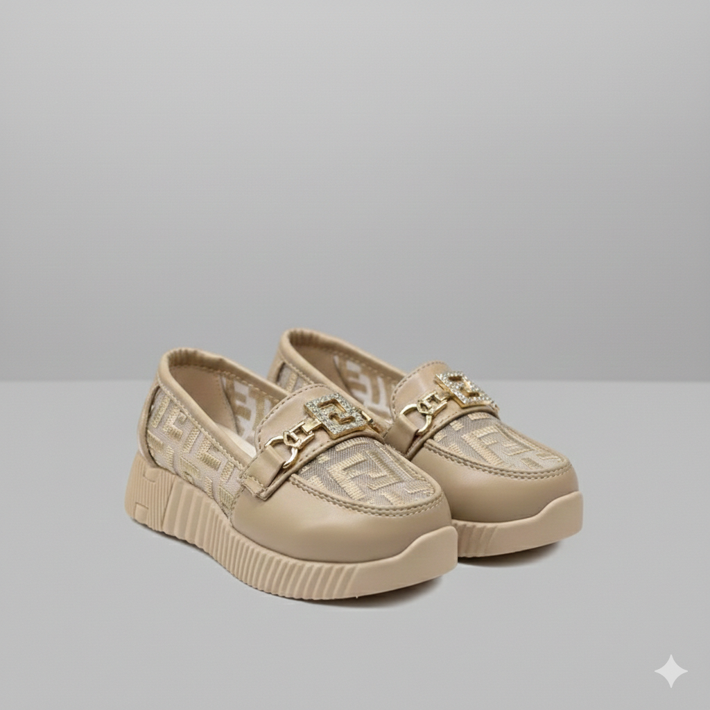 أحذية أنيقة للبنات بنعل سميك وتفاصيل ذهبية