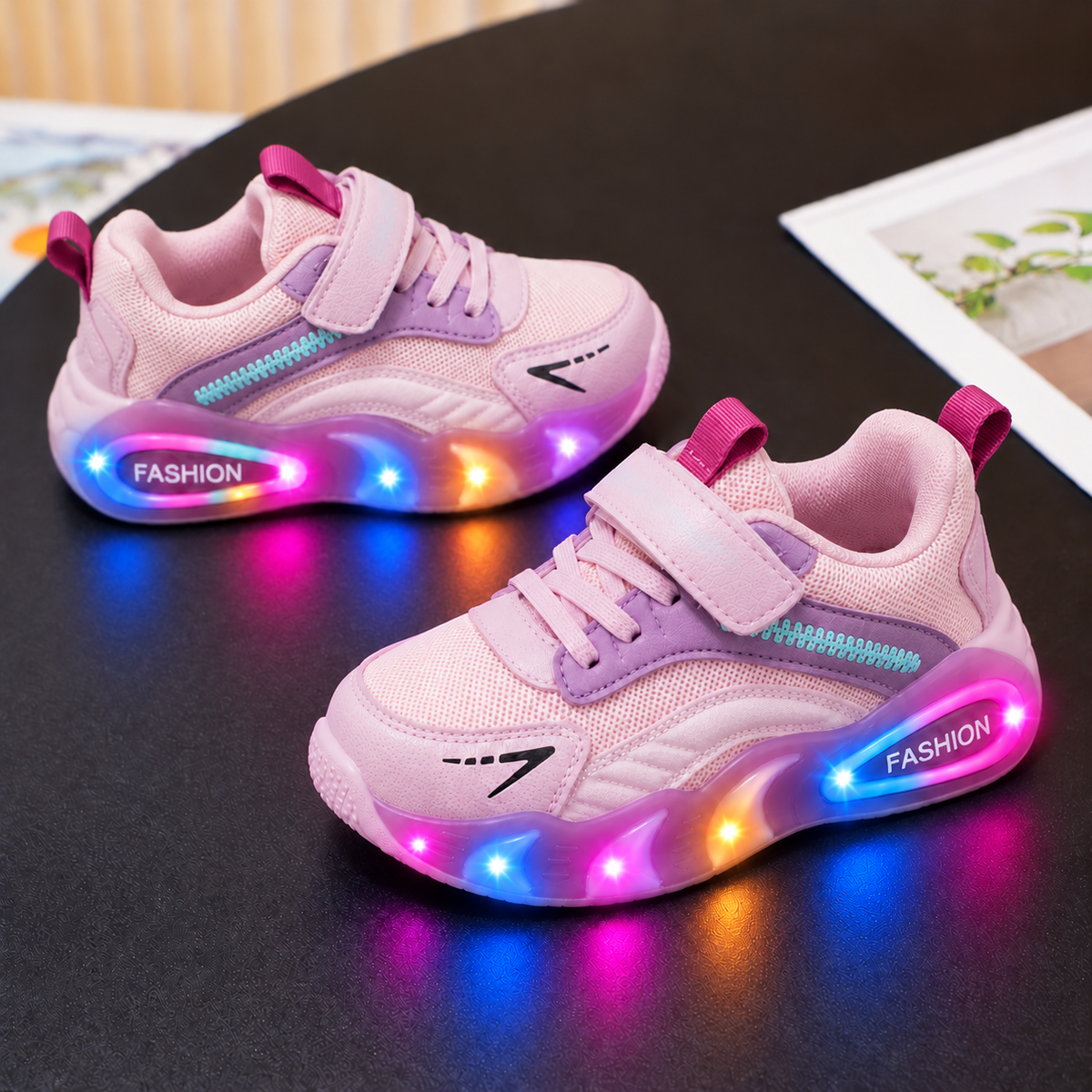 أحذية رياضية للأطفال بإضاءة LED – راحة وأناقة & مرح!