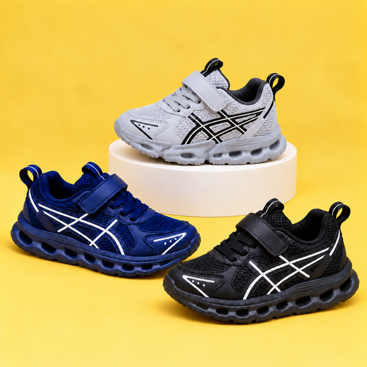 Baskets sportives pour enfant en mesh avec détails latéraux contrastants, semelles ajourées sculptées et fermeture à lacets ou auto-agrippante — Chaussures de tous les jours