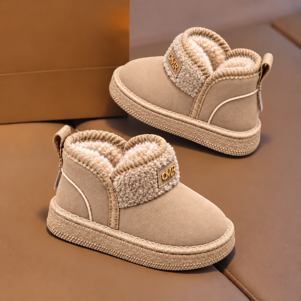 Bottines d'hiver pour enfants, doublées de polaire, fini aspect daim, revers texturé façon mouton et style classique pour tous les jours