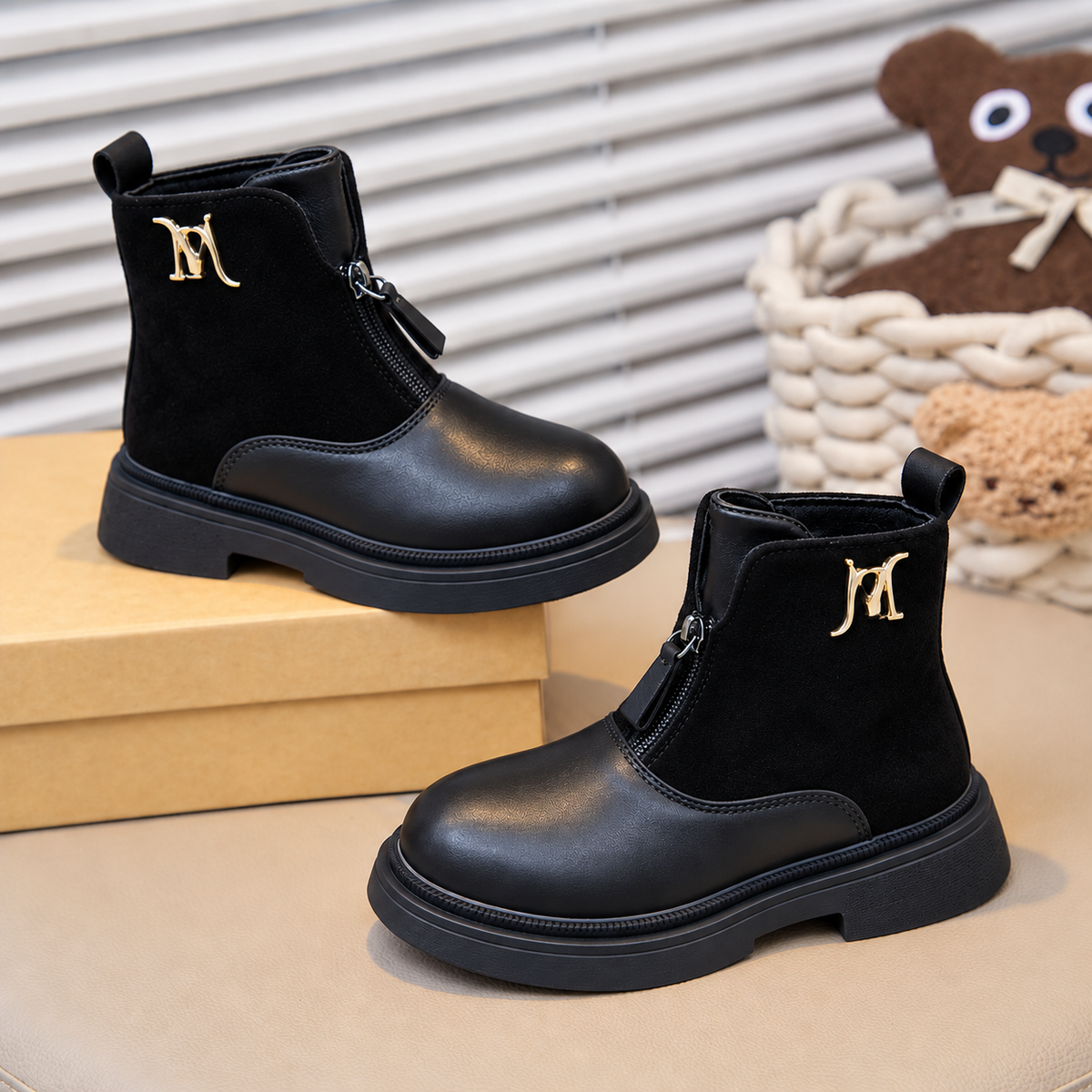 Bottines élégantes pour fille avec fermeture zippée et détails dorés