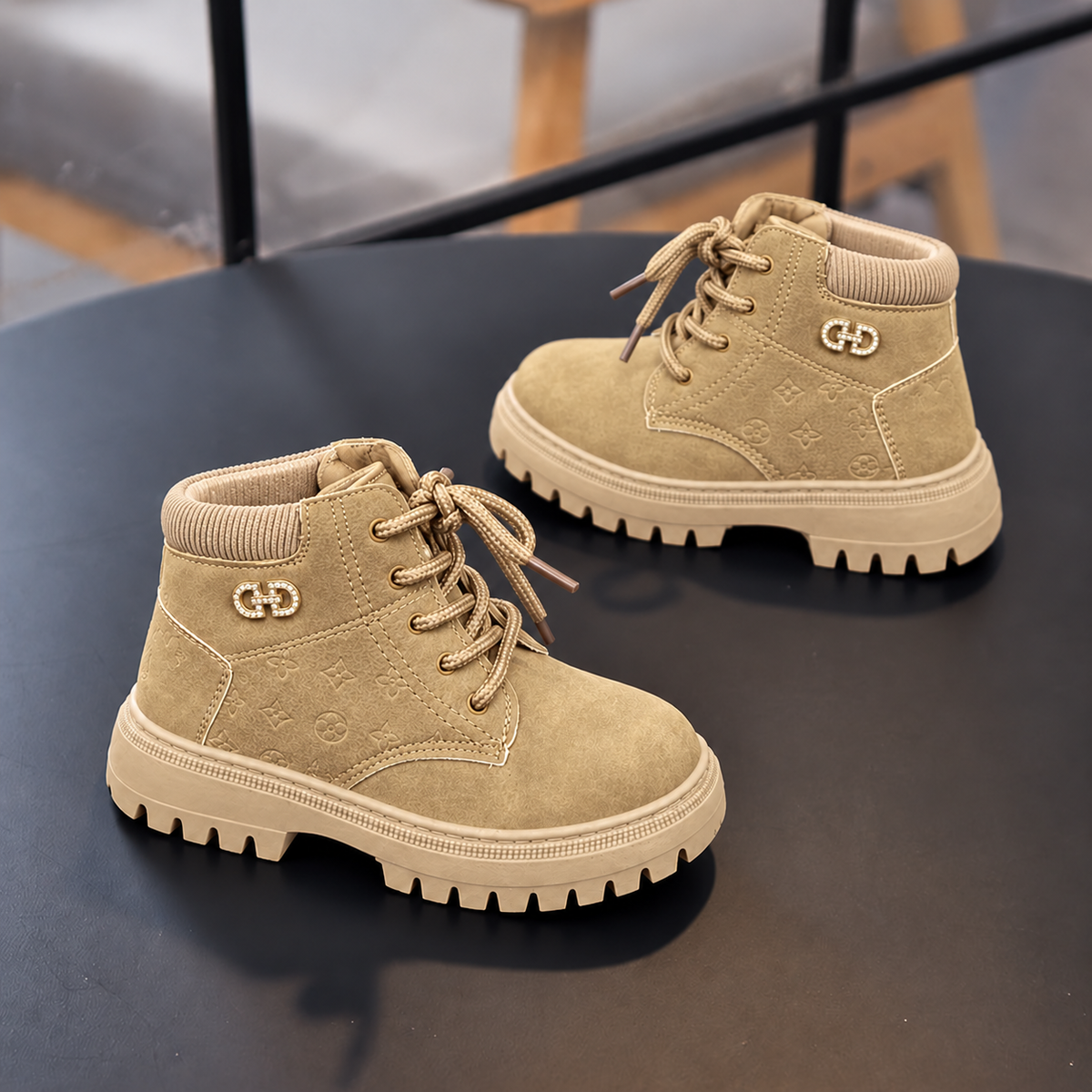 Bottines à lacets pour enfant avec détails gaufrés, col rembourré et semelle épaisse