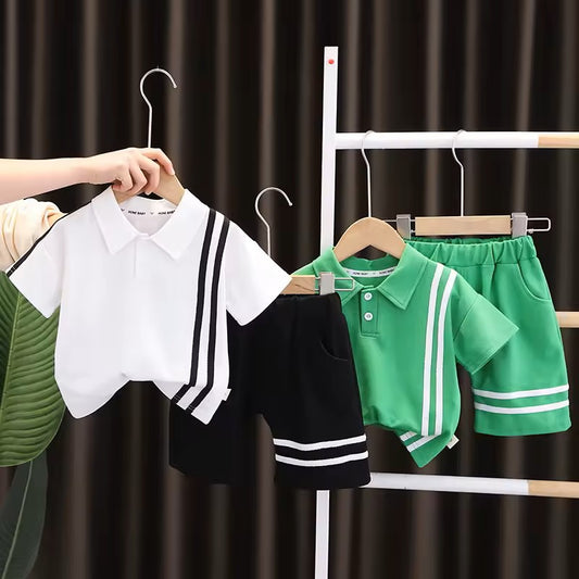 Ensemble d'été élégant pour enfants : t-shirt et short confortables avec une touche tendance, parfaits pour les jeux actifs