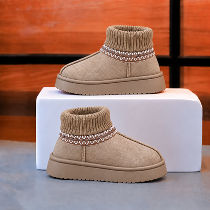 Bottines stylées pour fille avec revers en maille côtelée, surpiqûres décoratives et semelles épaisses