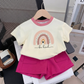 Ensemble short et t-shirt « Be Kind » arc-en-ciel unisexe – Tenue t-shirt et short assortis pour enfants