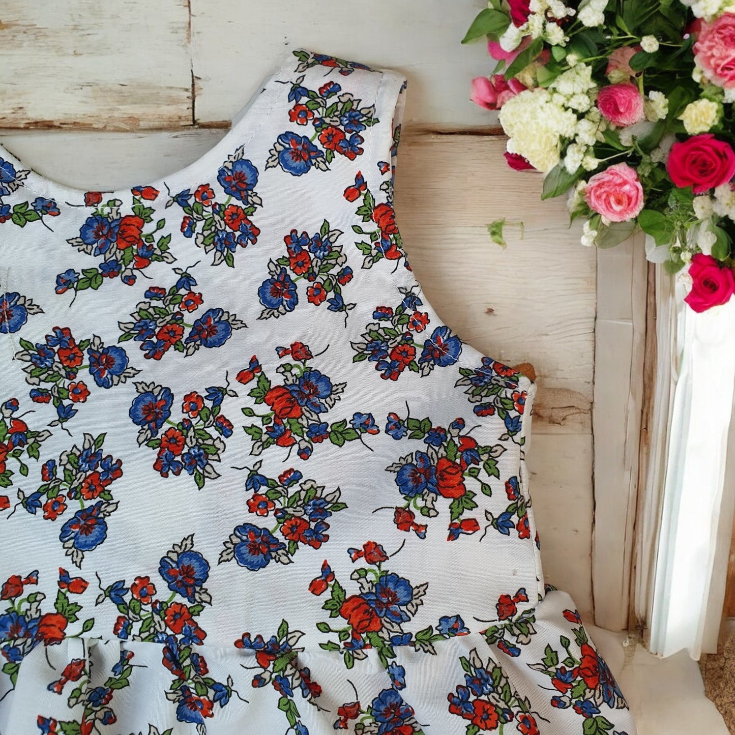 Robe bouffante à imprimé fleuri pour bébé fille, adorable et douce, avec nœud et chapeau - Tenue de plage et de vacances pour tout-petits