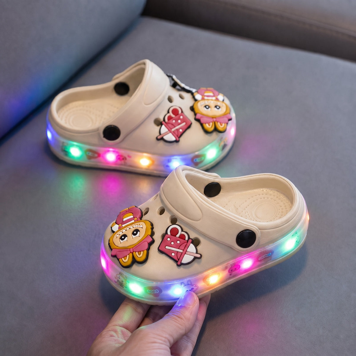 كروكس مريح باضاء جد قوية LED المفضلة للصغار ✨