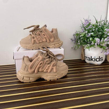 Stylish thick-soled sports shoes for children