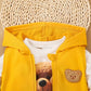 Ensemble 3 pièces pour garçon et fille : un t-shirt avec imprimé ours, un sweat à capuche et un pantalon de sport.Ensemble 3 pièces pour garçon et fille : un t-shirt avec imprimé ours, un sweat à capuche et un pantalon de sport.