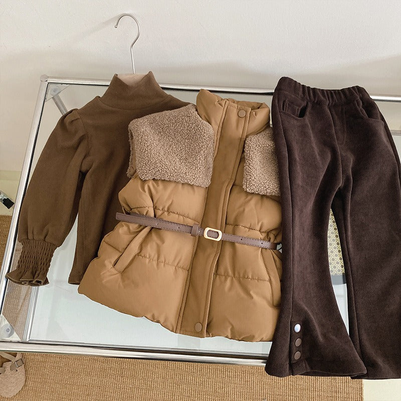 Tenue d'hiver élégante pour enfants : doudoune avec ceinture et pantalon en velours côtelé