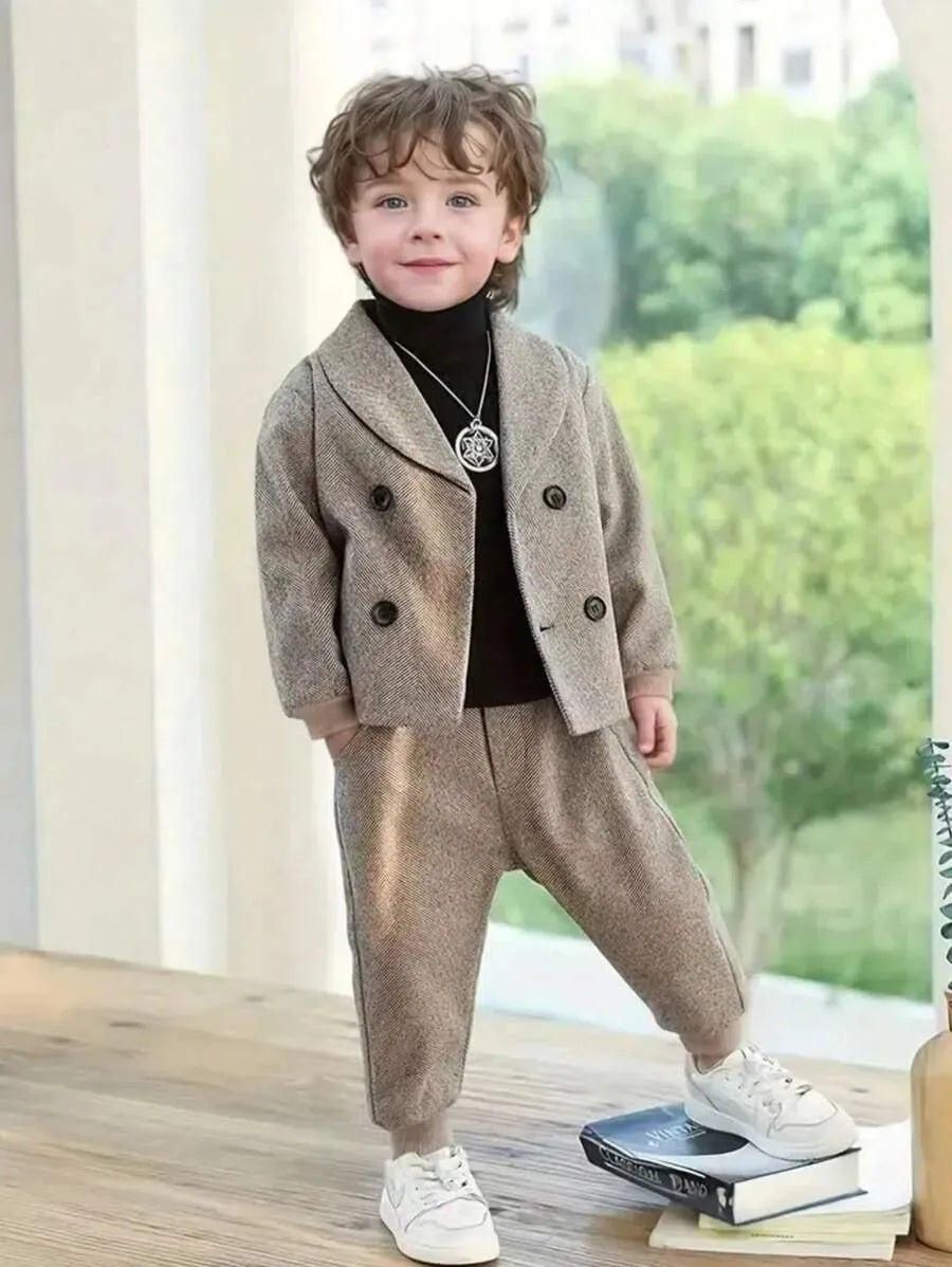 Ensemble trois pièces confortable en laine pour tout-petit, manteau, pull et pantalon