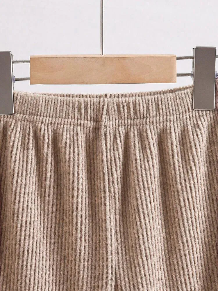 Girls’ Warm and Cozy Lined Two-Piece Winter Set with Bow-Detail High-Neck Top and Comfortable Wide-Leg Pants