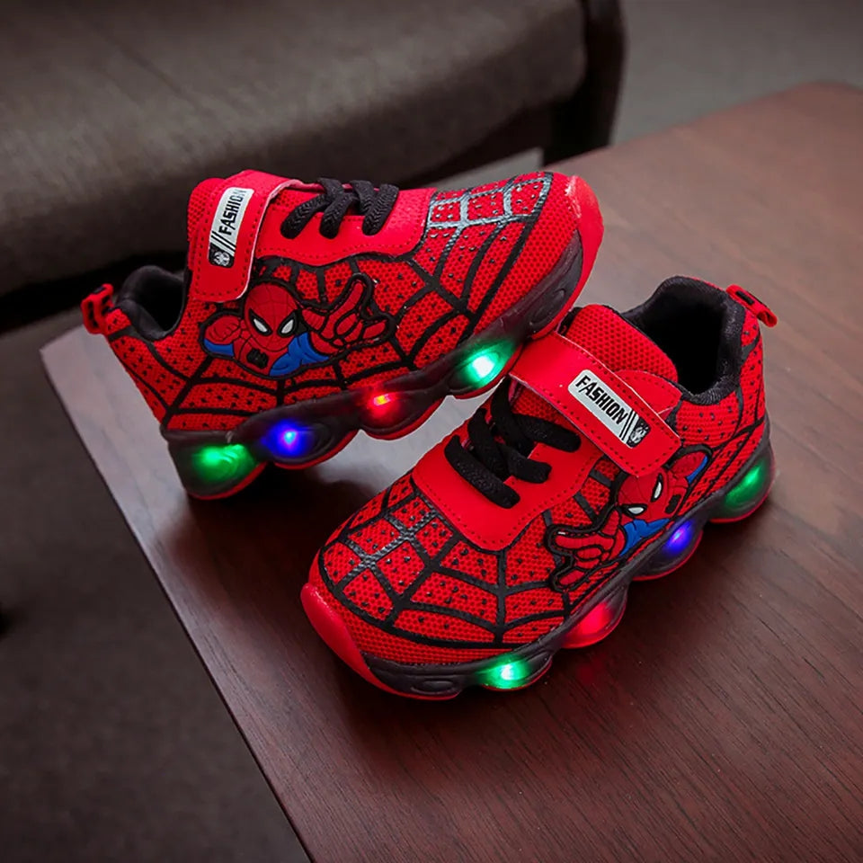 Chaussures lumineuses a LED inspirees des super heros pour enfants IRRAKIDS